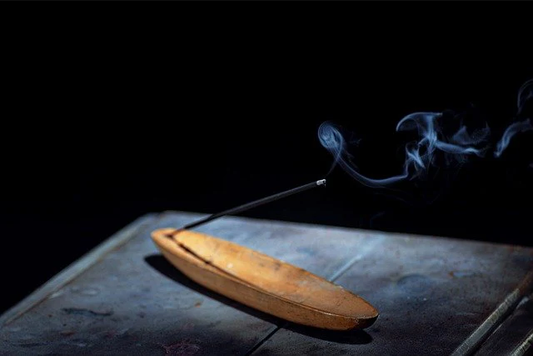 The Hidden Art of Focus — How Rituals, Scents, and Crystals Help You Think Clearly Again